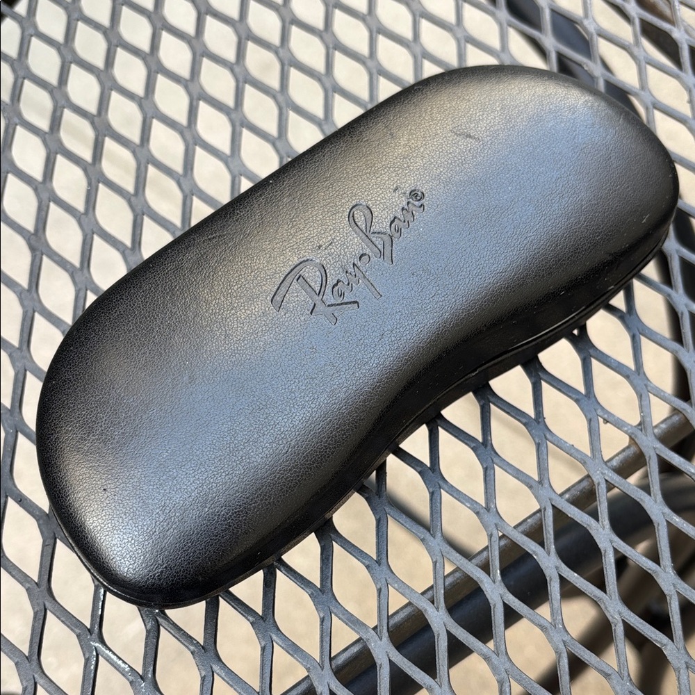 Ray-Ban Classic Black Clam Shell Case